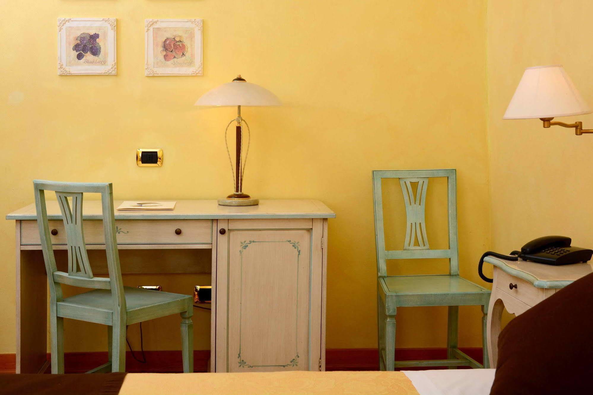 Albergo Dimora Storica Antica Hostelleria Crema Eksteriør billede